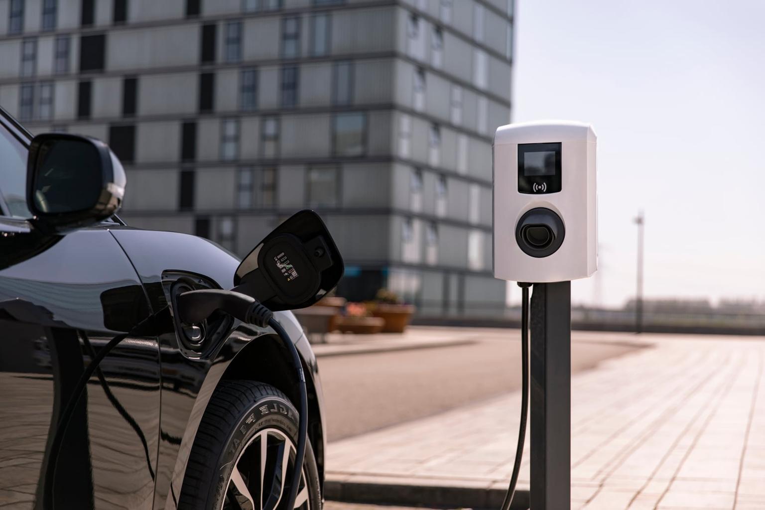 Stacje ładowania AC i DC – ABB, Alfen, Circontrol