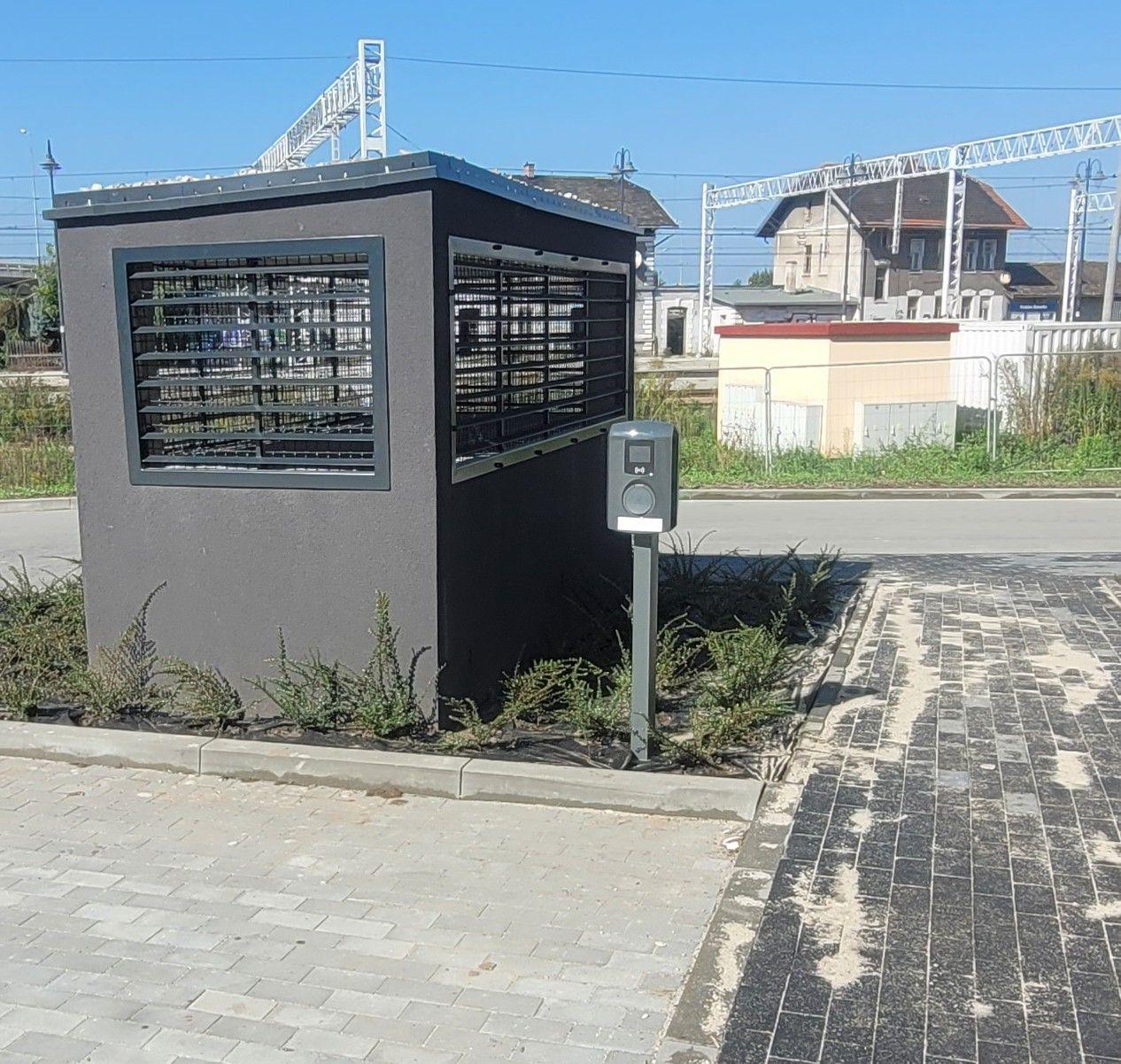 Indywidualna stacja AC 22 kW na osiedlu